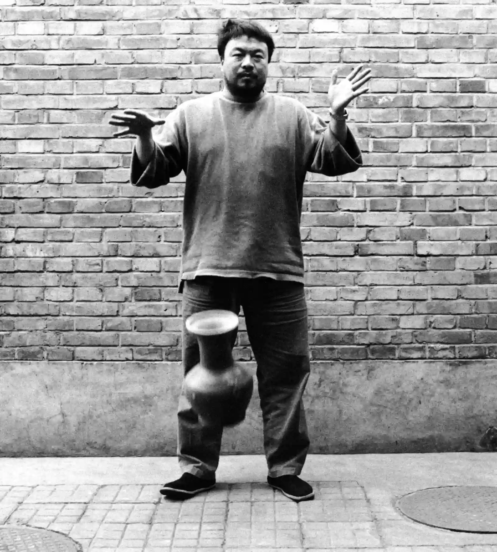 Dropping A Han Dynasty Urn